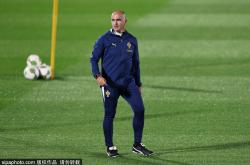 开云体育在线-安切洛蒂：我希望沿用此前的阵型，但需要前锋球员协助做好防守