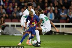 开云体育在线-历史性时刻！伯(bó)纳乌变身NFL主场，马德里掀起橄欖(lǎn)球狂潮