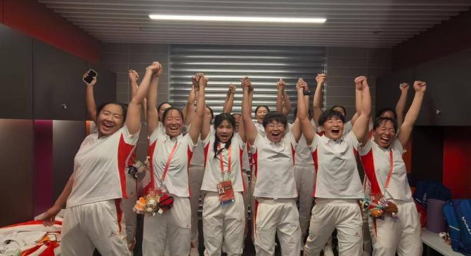 开云-青神橄榄球队代表四川夺全运会铜牌