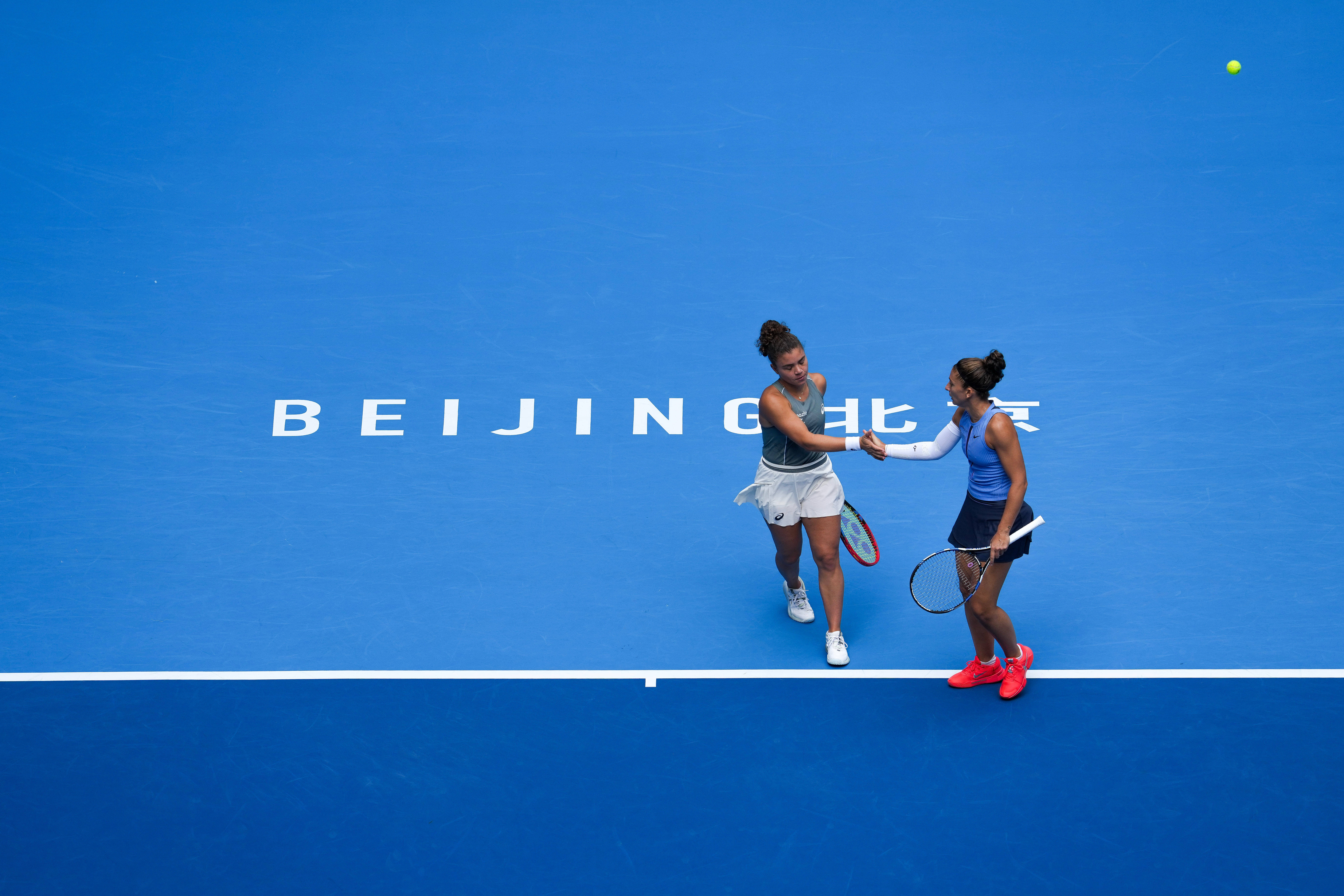 （体育）网球——中网：埃拉尼/保利尼晋级女双决赛