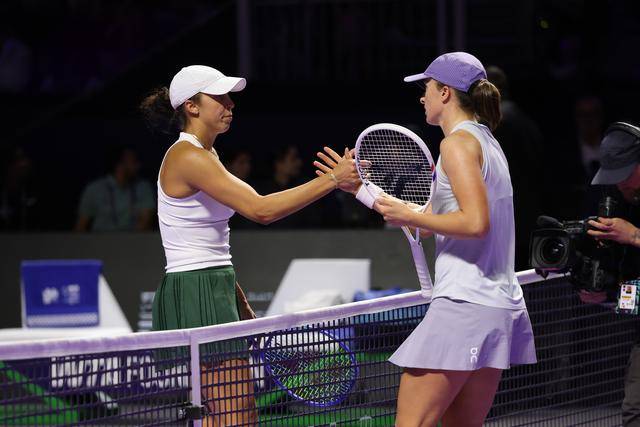 网球|WTA年终总决赛:斯维亚特克胜凯斯