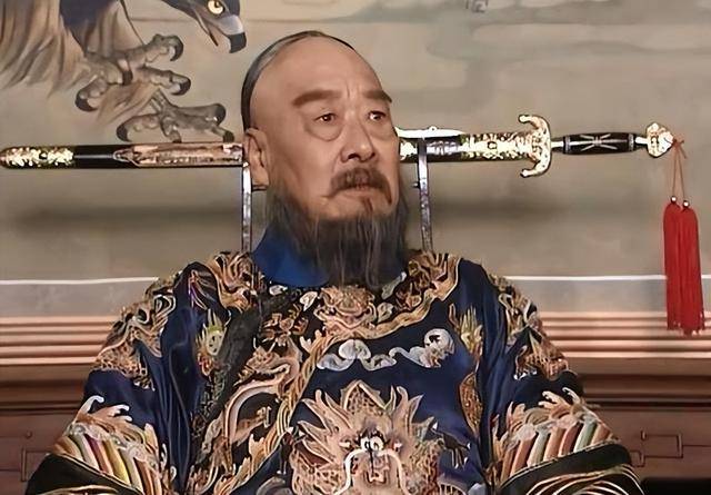康熙擒鳌拜后未杀他,晚年亲自为其平反,背后藏着怎样的帝王心术