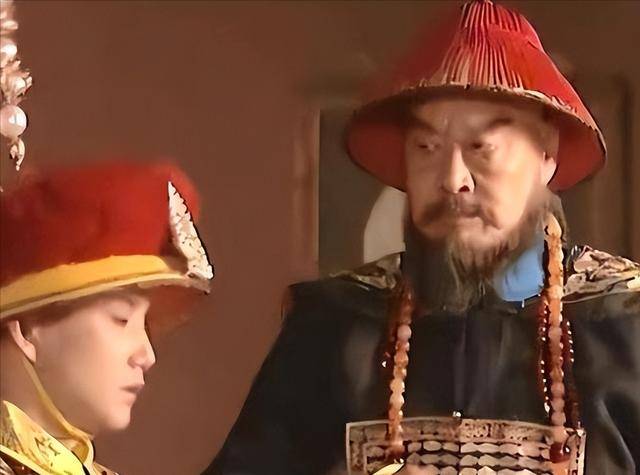 康熙擒鳌拜后未杀他,晚年亲自为其平反,背后藏着怎样的帝王心术