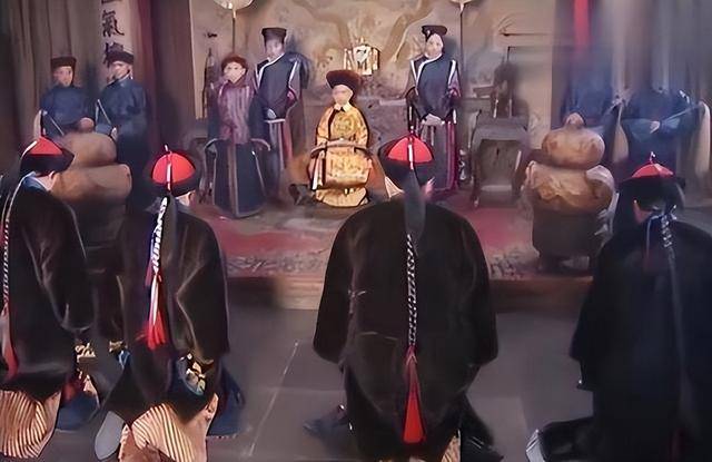 康熙擒鳌拜后未杀他,晚年亲自为其平反,背后藏着怎样的帝王心术