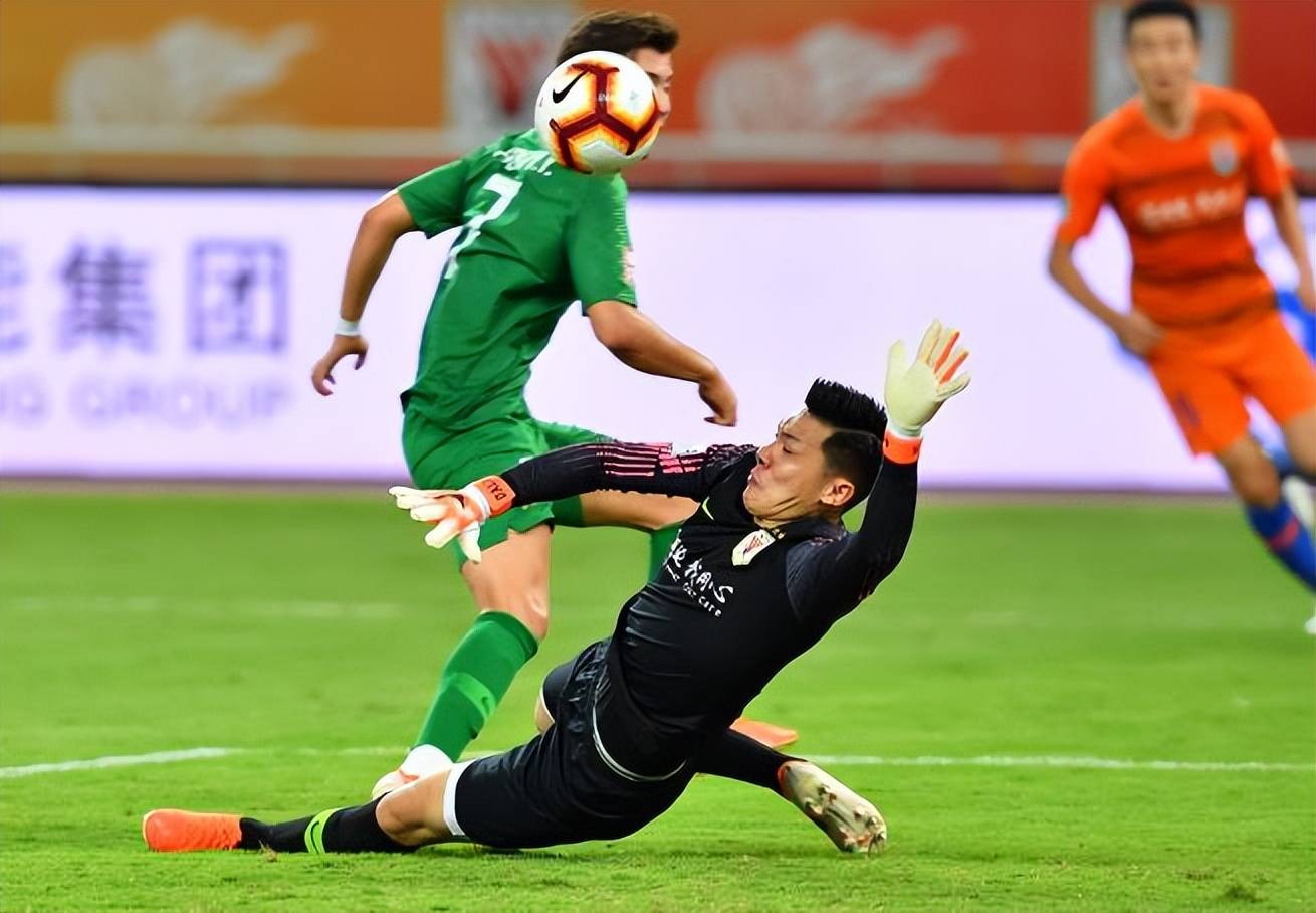 意外！不是王大雷也不是于金永，他是唯一入围金手套奖的鲁能门将