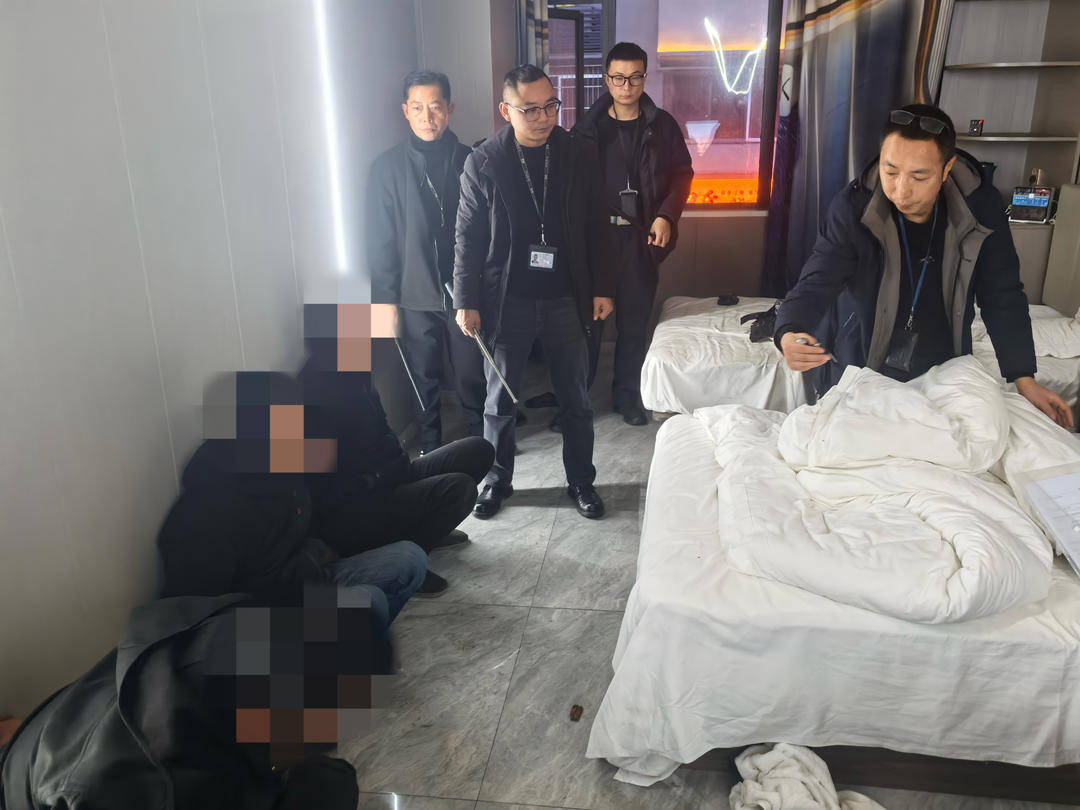 偷车团连夜“上分” 被民警在电竞酒店“一锅端”