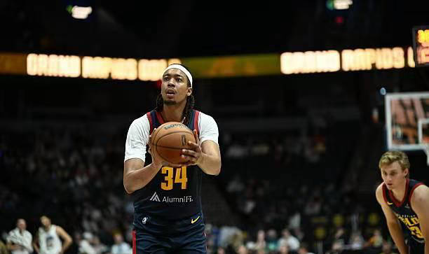 掘金二队内线铁塔爆发,两双数据引发球队关注?